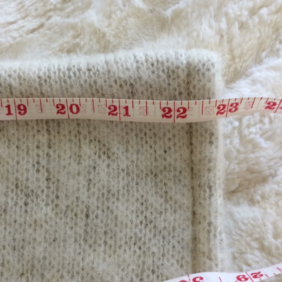 Hilda Ltd big wool Icelandic snowflake poncho - Picture 4 of 11